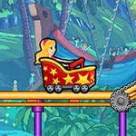 Mujer rubia en un carrito de montaña rusa rojo con estrellas amarillas, en un entorno de jungla con vegetación y fondos coloridos