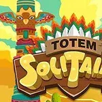 Título Totem Solitaire con un colorido tótem en el fondo y un cielo azul con nubes