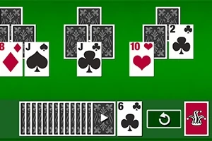Cartas de baraja sobre un fondo verde con varios montones, botones de control y una carta con un comodín visible