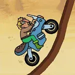 Un personaje rubio montando una motocicleta azul sube una pendiente empinada en un entorno desértico
