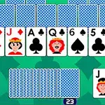 Cartas de juego mostradas en una interfaz digital con fondo verde y diseño de tréboles, incluyendo cartas con figuras de personajes dibujados