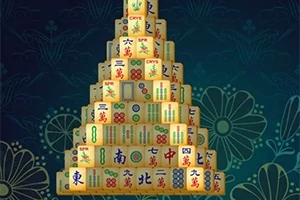 Pirámide de fichas de mahjong sobre fondo floral verde oscuro