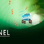 Un coche azul en un túnel verde rodeado de conos naranjas y aros azules