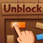 Una mano toca un bloque naranja en un tablero de madera con piezas de colores, con el título Unblock It en la parte superior