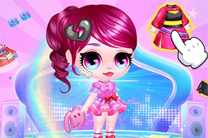 Muñeca caricaturesca de cabello rosa en un escenario con luces, bocinas y ropa rosa señalada por un cursor