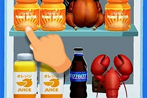 Una mano señalando tarros de crema de cacahuate en un estante con jugo de naranja, una botella de refresco y langostas decorativas