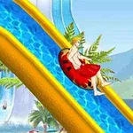 Persona en traje de baño rojo deslizándose por un tobogán acuático amarillo con agua azul, rodeado de palmeras y un fondo montañoso