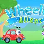 Un auto rojo y un auto alienígena verde con ojos grandes en un paisaje verde con árboles y cielo azul, con el texto Wheely 8: Aliens