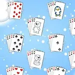 Cartas de juego con diseños de osos polares y pingüinos sobre un fondo azul con copos de nieve