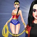 Dos personajes femeninos con trajes de superheroína, una en el fondo con un lazo amarillo y otra en primer plano con cabello oscuro y chaqueta colorida