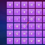 Cuadrícula de 25 letras en tonos morados con letras blancas sobre un fondo oscuro
