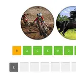 Moto de motocross en acción y un caballo corriendo en un campo verde, con letras en cuadros debajo