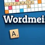 Título Wordmeister en un fondo azul con piezas de juego de palabras, incluyendo letras en fichas como D, A, y B