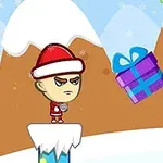 Personaje con gorro de Santa rodeado de regalos en un paisaje nevado