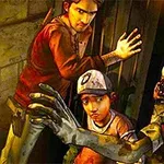 Dos personas intentan cerrar una puerta mientras varios zombis intentan entrar